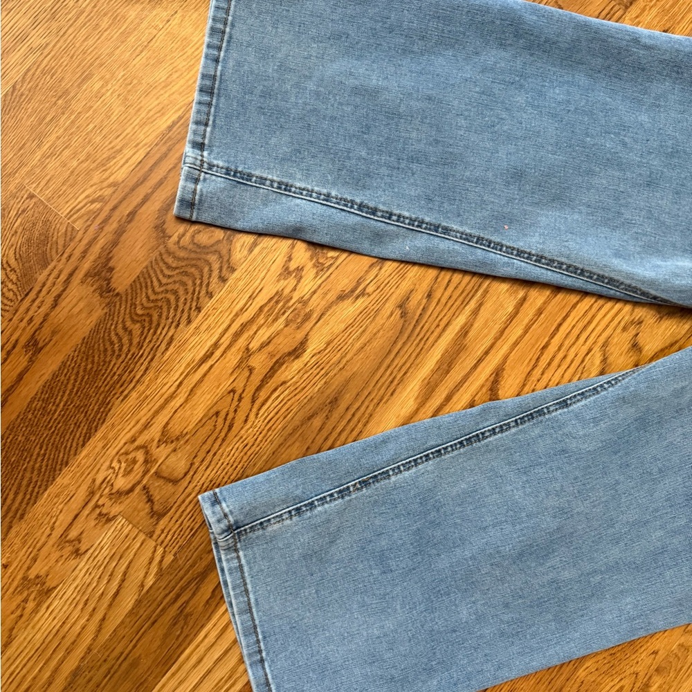 Judy Blue wide crop Blue Jeans - Picture 4 of 8